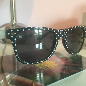 Polka dot sunglasses!!! Perfect for summer!☀️